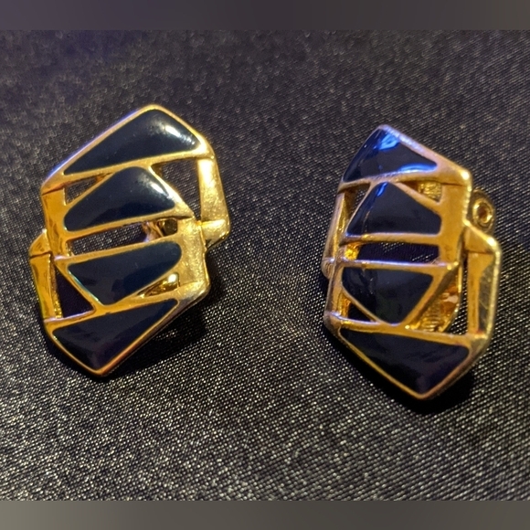 Vintage Monet Clip Earrings Black Enamel Geometric Gold Tone Metal - Picture 6 of 6
